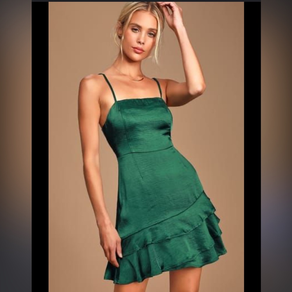 Lulu’s Emerald Green Satin Mini Dress With Ruffle Detail Size Small